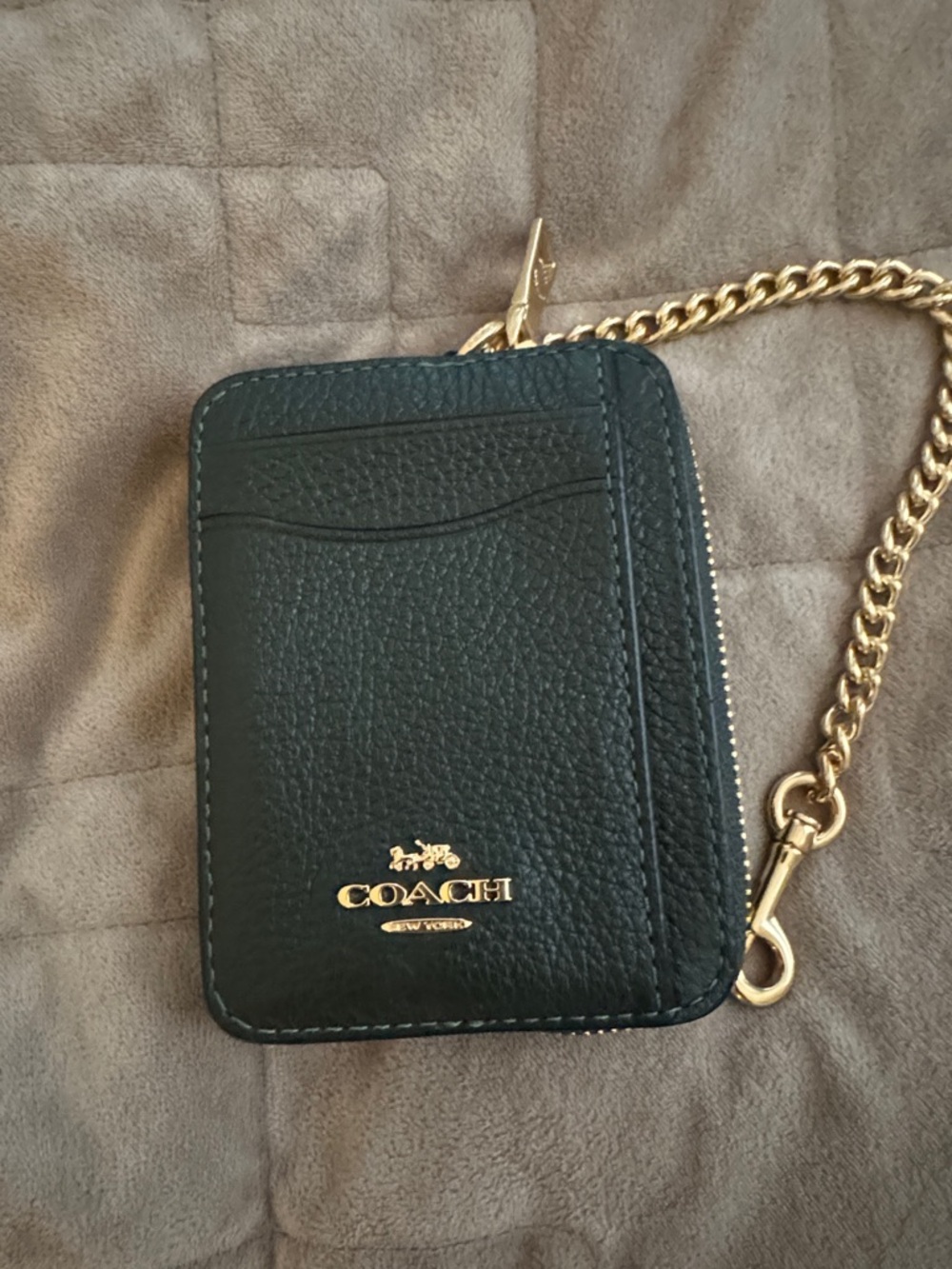 Coach Amazon Green Pebbled Leather Zip Card Case with Gold Chain - Picture 5 of 7